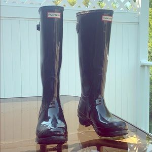 Hunter tall gloss boots with adjustable back